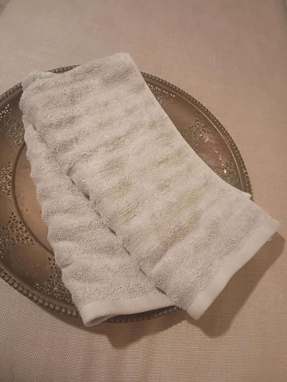 J Queen Plush Light Gray Hand Towel Pair